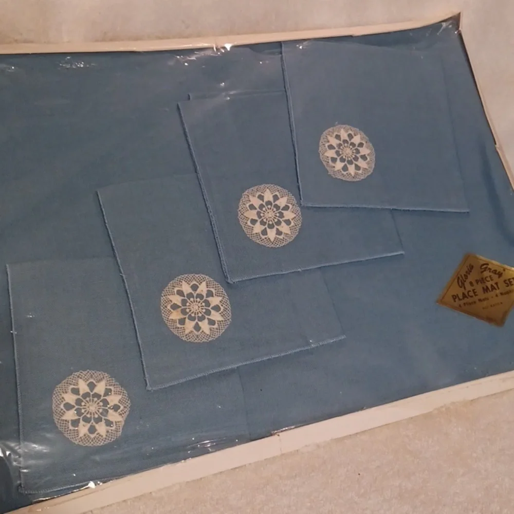 Place mats set vintage 4 place mats 7 Napkins all Rayon  blue
